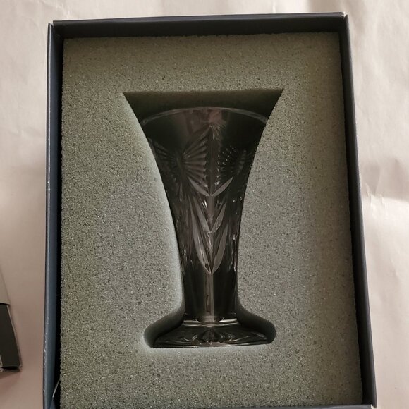 Waterford Crystal "Best Wishes" 6" vase in original box - Picture 3 of 9